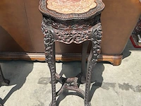 Antieke afgeronde oosterse tafel - afbeelding 1 van  9