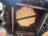 Antieke afgeronde oosterse tafel - afbeelding 8 van  9