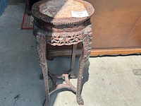Antieke afgeronde oosterse tafel - afbeelding 1 van  8
