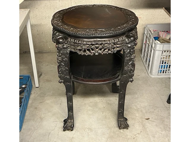 Antieke afgeronde oosterse tafel - afbeelding 1 van  8