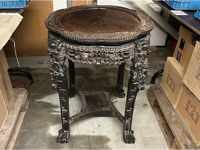 Antieke afgeronde oosterse tafel - afbeelding 1 van  7