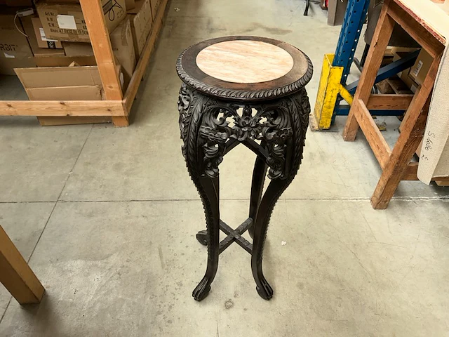 Antieke afgeronde oosterse tafel - afbeelding 1 van  5