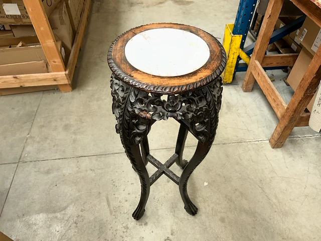 Antieke afgeronde oosterse tafel - afbeelding 1 van  7