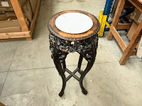 Antieke afgeronde oosterse tafel - afbeelding 1 van  7