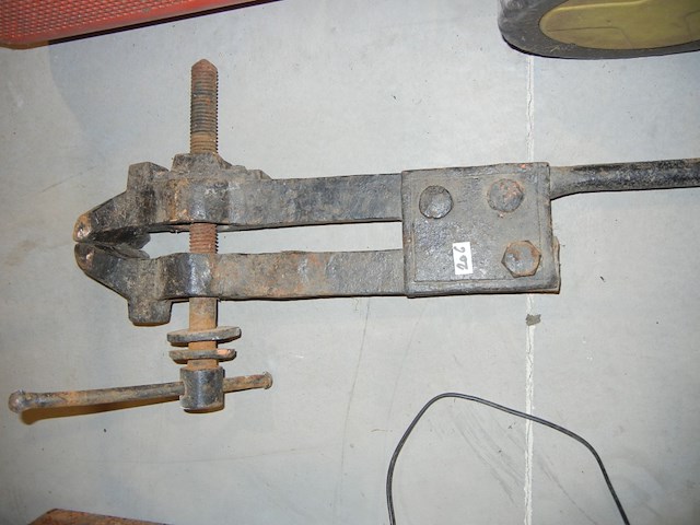 Antieke bankschroef - afbeelding 1 van  2