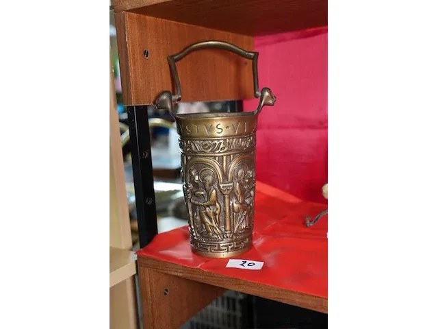 Antieke bronzen wijwateremmer - afbeelding 1 van  1