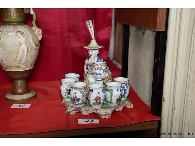 Antieke chinese kruidenman in porselein de bayeux - afbeelding 1 van  1