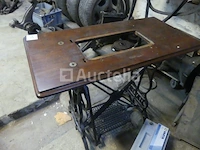 Antieke davis naaitafel Antieke davis naaitafel