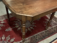 Antieke eettafel, uittrekbaar met 3 inlegpanelen. - afbeelding 2 van  5