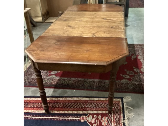 Antieke eettafel, uittrekbaar met 3 inlegpanelen. - afbeelding 3 van  5