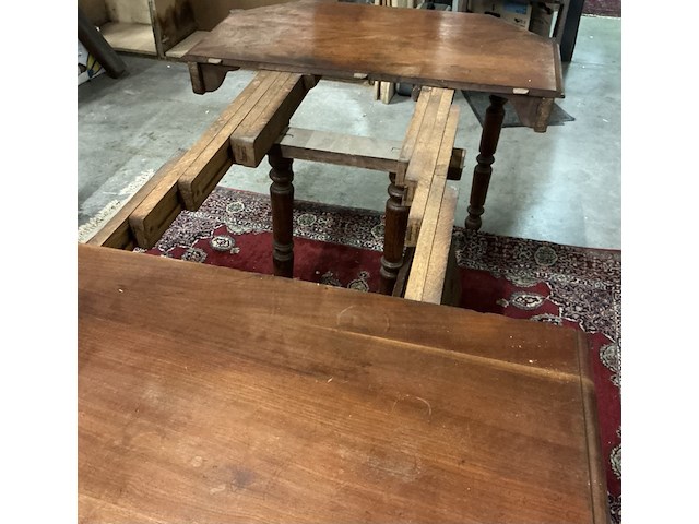 Antieke eettafel, uittrekbaar met 3 inlegpanelen. - afbeelding 5 van  5