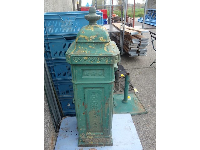 Antieke gietijzeren brievenbus - afbeelding 2 van  2