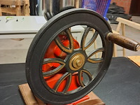 Antieke gietijzeren koffiemolen - afbeelding 1 van  8