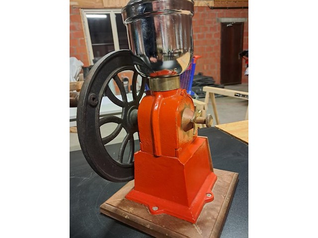 Antieke gietijzeren koffiemolen - afbeelding 4 van  8