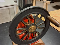 Antieke gietijzeren koffiemolen - afbeelding 5 van  8