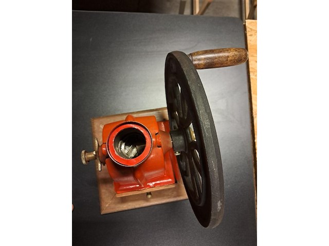 Antieke gietijzeren koffiemolen - afbeelding 6 van  8