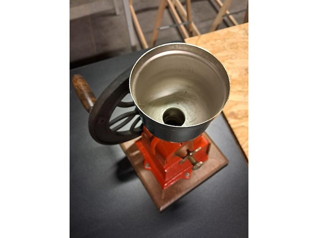 Antieke gietijzeren koffiemolen - afbeelding 7 van  8