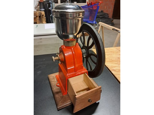 Antieke gietijzeren koffiemolen - afbeelding 8 van  8