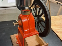 Antieke gietijzeren koffiemolen - afbeelding 8 van  8