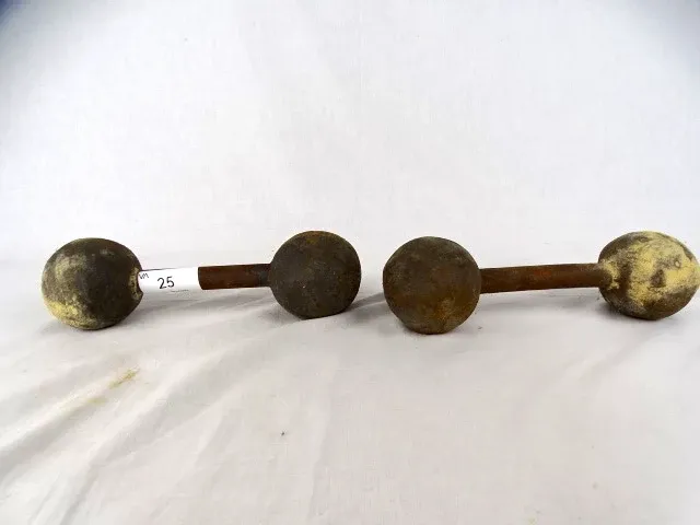 Antieke halters - afbeelding 2 van  2