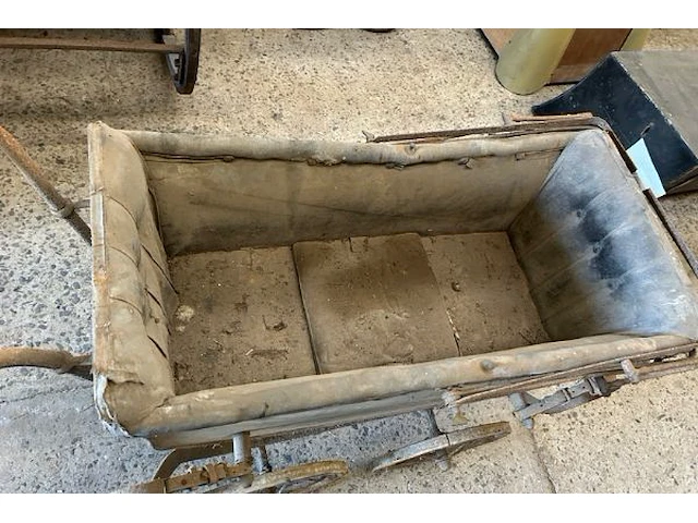 Antieke kinderwagen - afbeelding 5 van  6