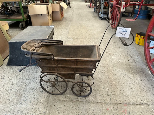 Antieke kinderwagen - afbeelding 1 van  5