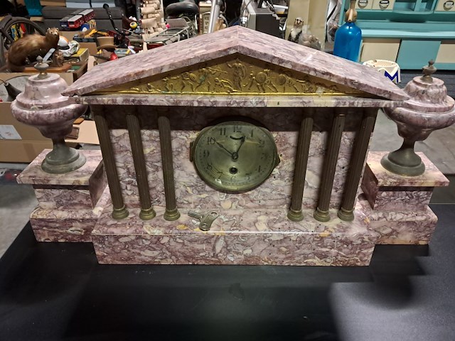 Antieke klok in marmer - afbeelding 1 van  3