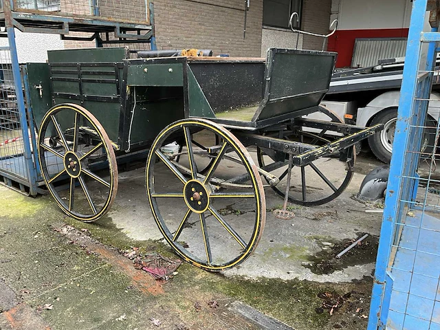 Antieke koets - afbeelding 1 van  9