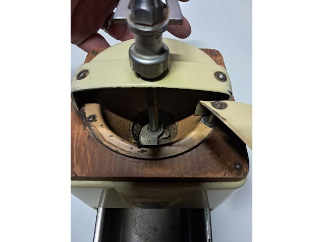 Antieke koffiemolen peugeot werkende staat - afbeelding 4 van  5