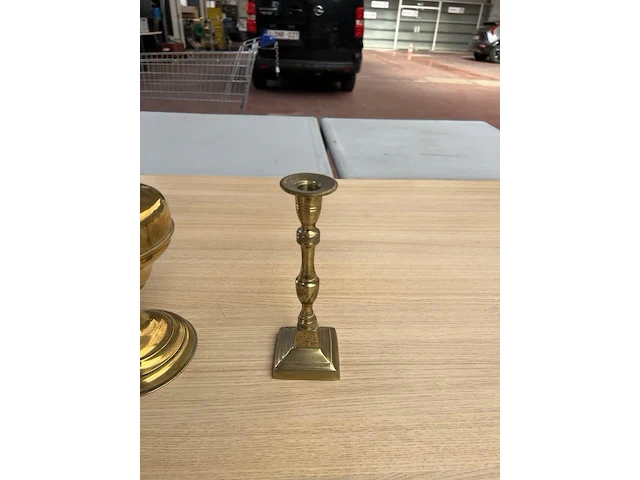 Antieke lamp en 3 kandelaars - afbeelding 5 van  5