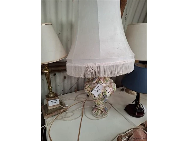 Antieke lampadaire - afbeelding 1 van  2