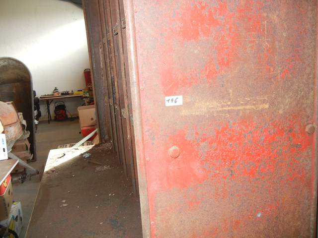 Antieke metalen postkast met koperbeslag - afbeelding 1 van  2