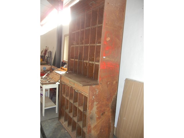 Antieke metalen postkast met koperbeslag - afbeelding 2 van  2