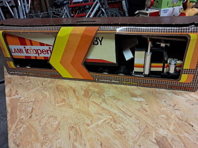 Antieke metalen vrachtwagen nieuw jaren 1970 (720mm) - afbeelding 1 van  2