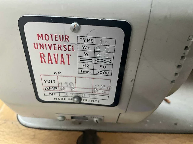 Antieke naaimachine ravat 129 - afbeelding 3 van  13