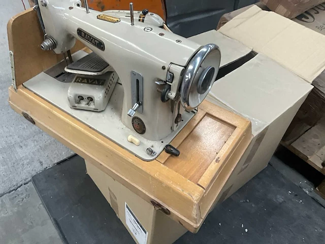 Antieke naaimachine ravat 129 - afbeelding 7 van  13