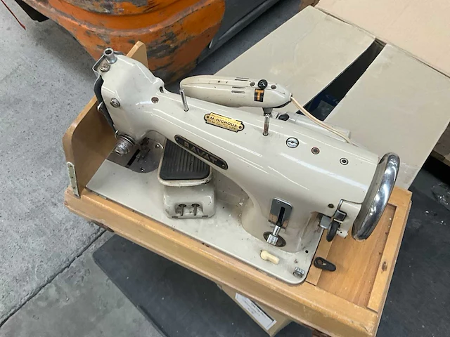 Antieke naaimachine ravat 129 - afbeelding 8 van  13
