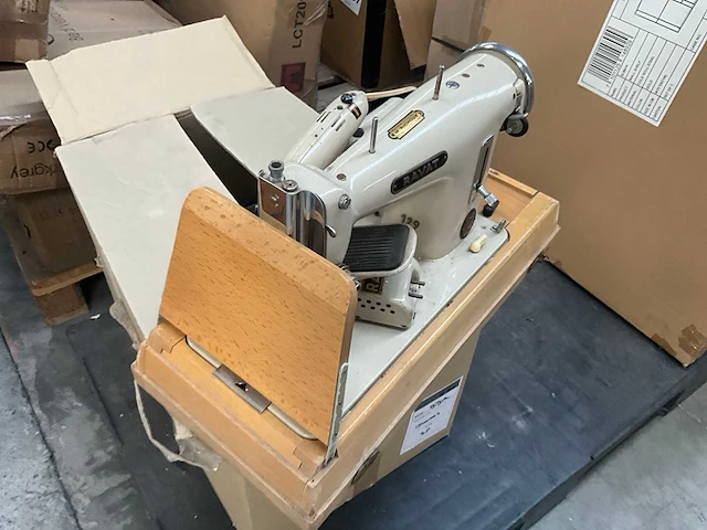 Antieke naaimachine ravat 129 - afbeelding 12 van  13