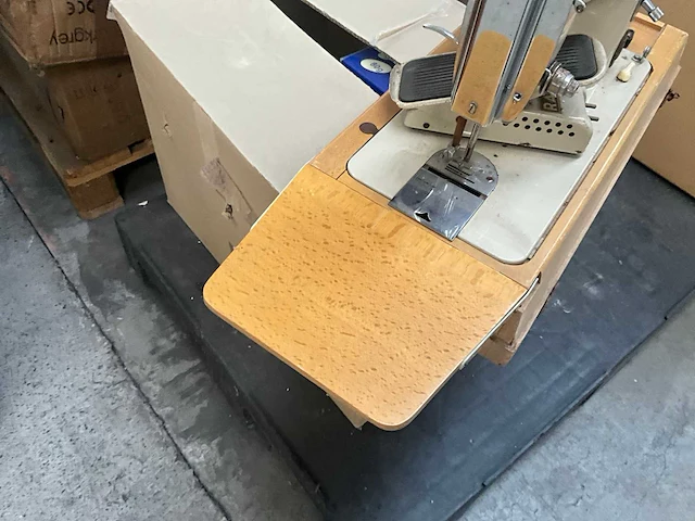 Antieke naaimachine ravat 129 - afbeelding 13 van  13