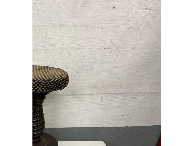 Antieke pianostoel: barlay twist met 3 dierenpoten (verstelbaar) - afbeelding 1 van  3