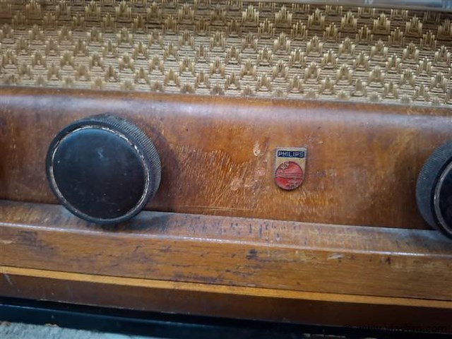 Antieke radio - afbeelding 2 van  2