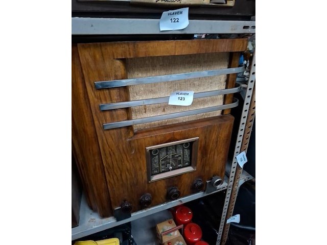 Antieke radio - afbeelding 1 van  3