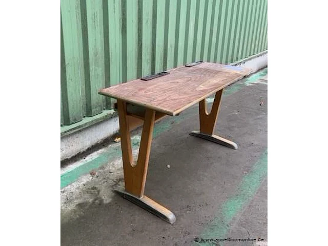 Antieke schoolbank afm plm 129 x 50 x 71 cm - afbeelding 1 van  2