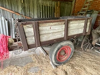 Antieke twee-assige landbouwaanhangwagen - afbeelding 1 van  6