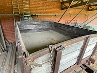 Antieke twee-assige landbouwaanhangwagen - afbeelding 3 van  6