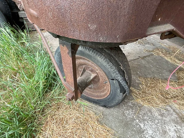 Antieke twee-assige landbouwaanhangwagen - afbeelding 6 van  6