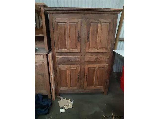 Antieke zware eiken kast - afbeelding 1 van  4