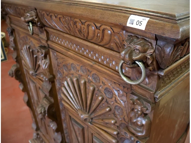 Antieken kast met houtsnijwerk - afbeelding 3 van  5