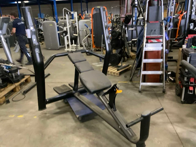 Ap blackline incline press krachtstation - afbeelding 1 van  6