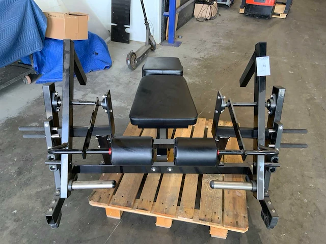 Ap plateloaded lying legcurl krachtstation - afbeelding 2 van  5